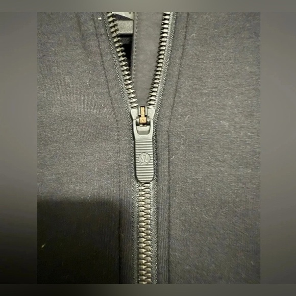 Lululemon size 6 black zip up stretchy bomber jacket with breathable mesh - Picture 4 of 6